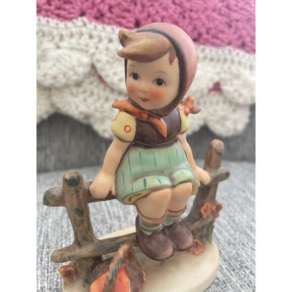Vintage Goebel M.J. Hummel "Just Resting" Retired Figurine #112 Germany - Picture 9 of 10